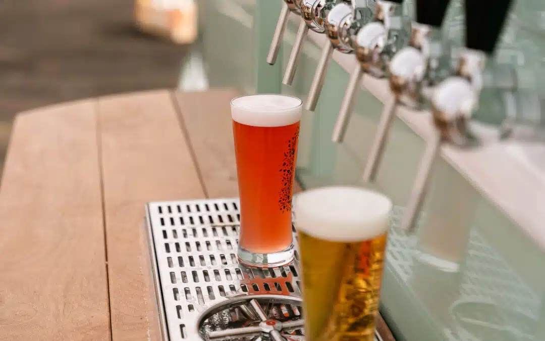 Pourquoi la bière artisanale est la nouvelle tendance des mariages en Alsace