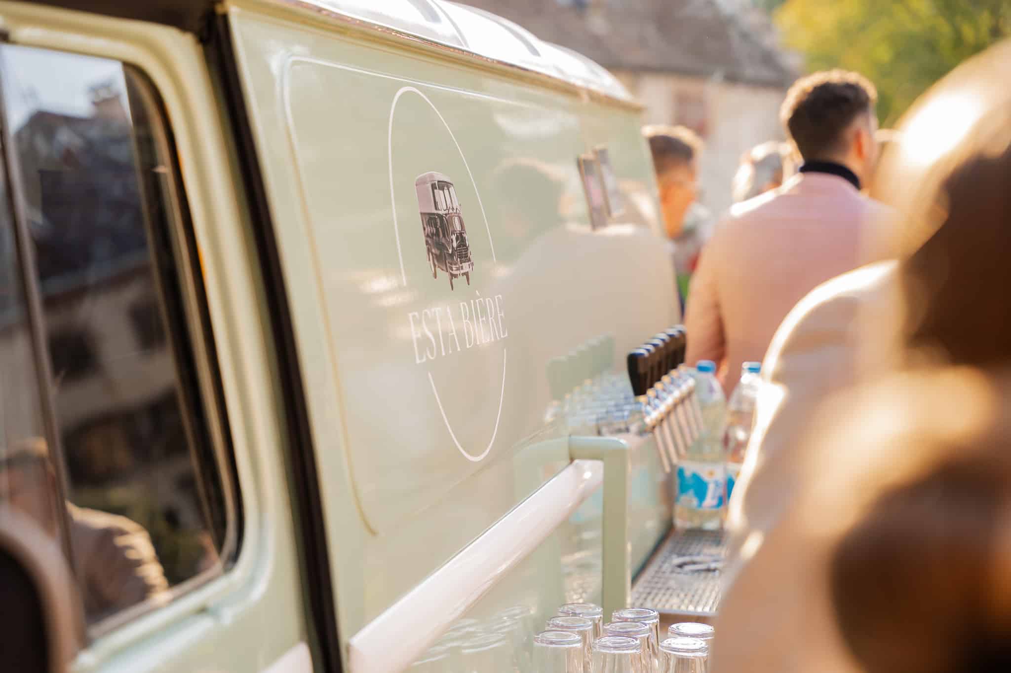 Véhicule Estafette transformé en Bière truck